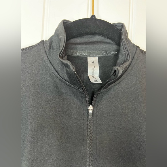 NWT Aritzia TNA TnAction Relay Zip-Up Running Jacket with pockets - Black / Noir - Picture 6 of 10
